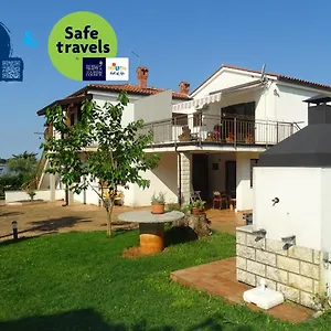  Apartment Olga Near The