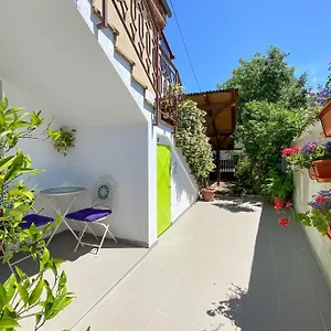  Apartment Tomas